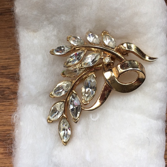 1940/'s Trifari Signed Patent Pending Floral Silver Tone Rhinestone Brooch Pin